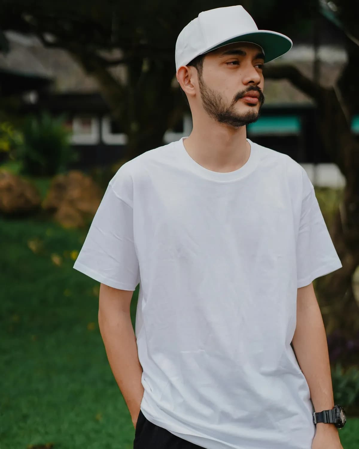 A man in a plain white regular-fit tee